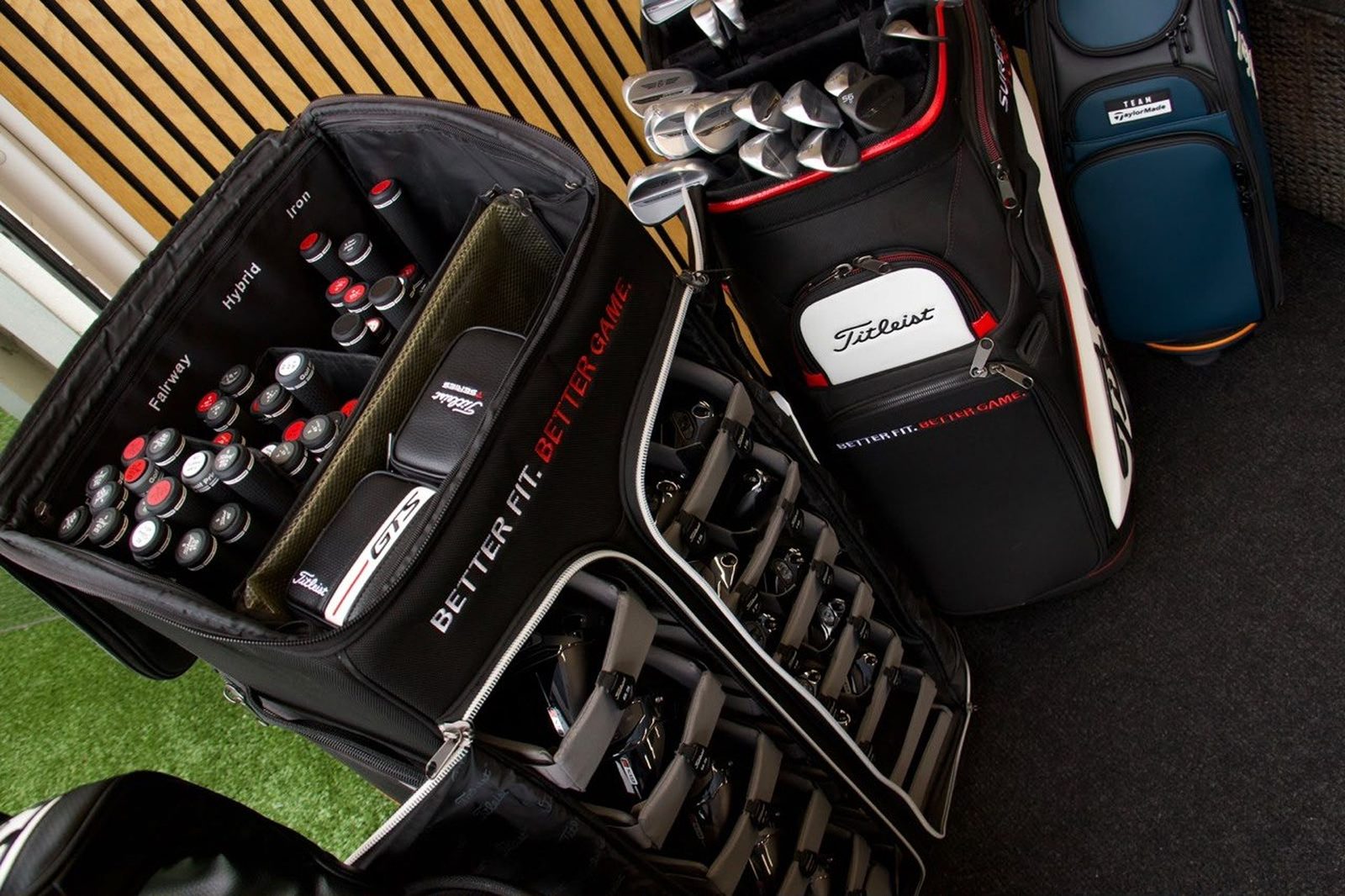 An open fitting case of club heads and shafts